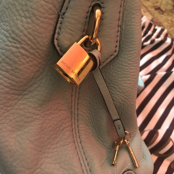 Henri bendel purse - Picture 3 of 5